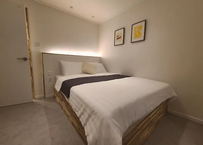 Apartment Of 6 Hongdae 5br & 4bath, Elevator, Free Wifi Seoul