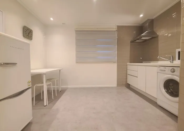 Of 6 Hongdae 5br & 4bath, Elevator, Free Wifi * Seoul