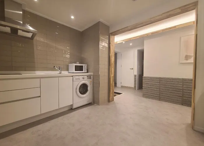 Of 6 Hongdae 5br & 4bath, Elevator, Free Wifi Apartment