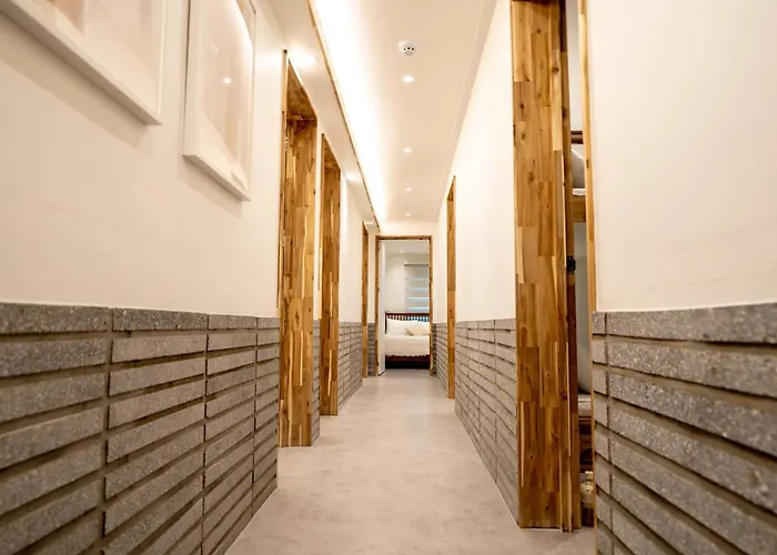 Apartment Of 6 Hongdae 5br & 4bath, Elevator, Free Wifi Seoul