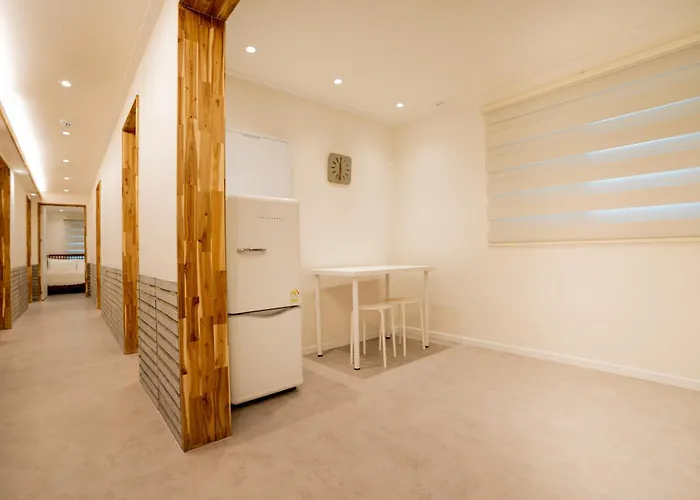 Apartment Of 6 Hongdae 5br & 4bath, Elevator, Free Wifi Seoul