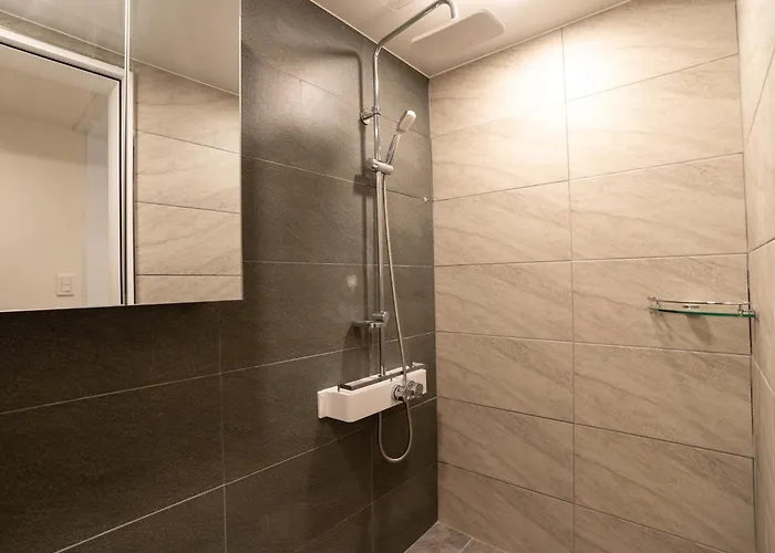 Of 6 Hongdae 5br & 4bath, Elevator, Free Wifi * Seoul