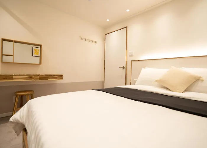 Of 6 Hongdae 5br & 4bath, Elevator, Free Wifi Apartment *