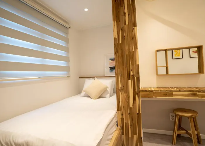 Apartment Of 6 Hongdae 5br & 4bath, Elevator, Free Wifi *