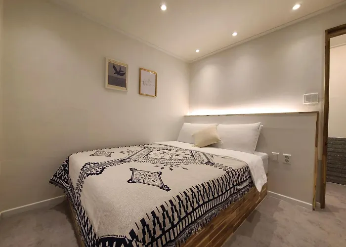 Of 6 Hongdae 5br & 4bath, Elevator, Free Wifi *