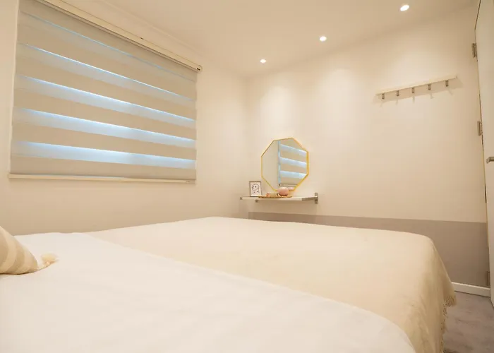 Of 6 Hongdae 5br & 4bath, Elevator, Free Wifi Apartment *