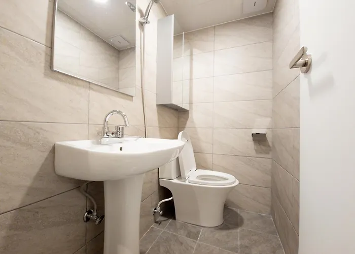Of 6 Hongdae 5br & 4bath, Elevator, Free Wifi Apartment