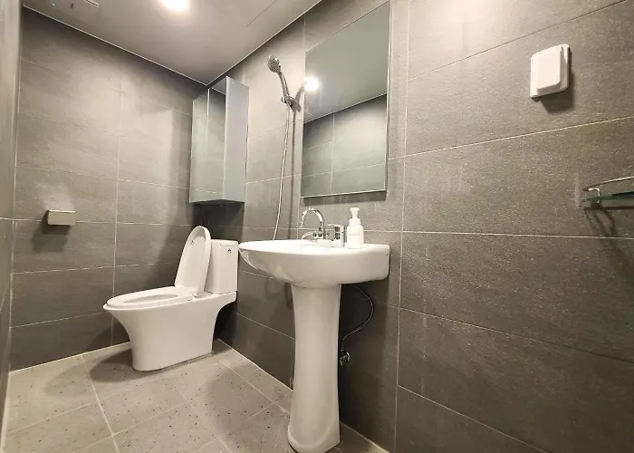 Apartment Of 6 Hongdae 5br & 4bath, Elevator, Free Wifi Seoul