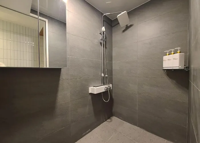 Apartment Of 6 Hongdae 5br & 4bath, Elevator, Free Wifi Seoul