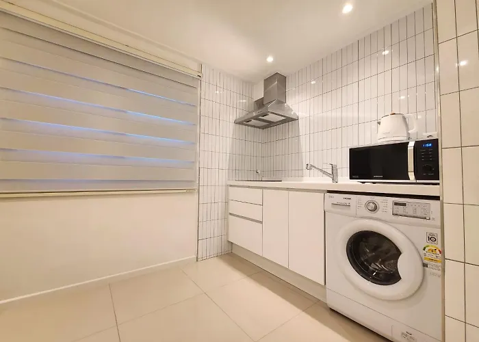 Of 6 Hongdae 5br & 4bath, Elevator, Free Wifi Apartment