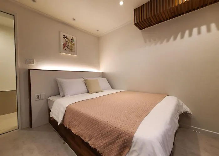 Apartment Of 6 Hongdae 5br & 4bath, Elevator, Free Wifi Seoul