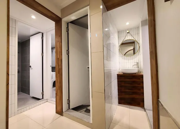 Of 6 Hongdae 5br & 4bath, Elevator, Free Wifi Apartment