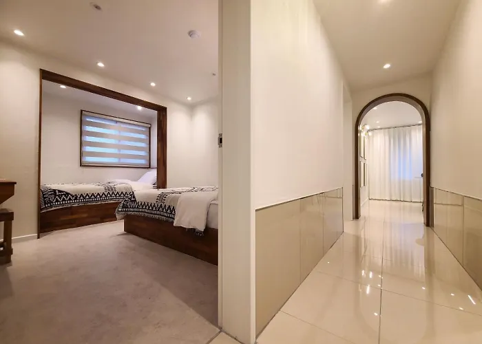 Apartment Of 6 Hongdae 5br & 4bath, Elevator, Free Wifi *